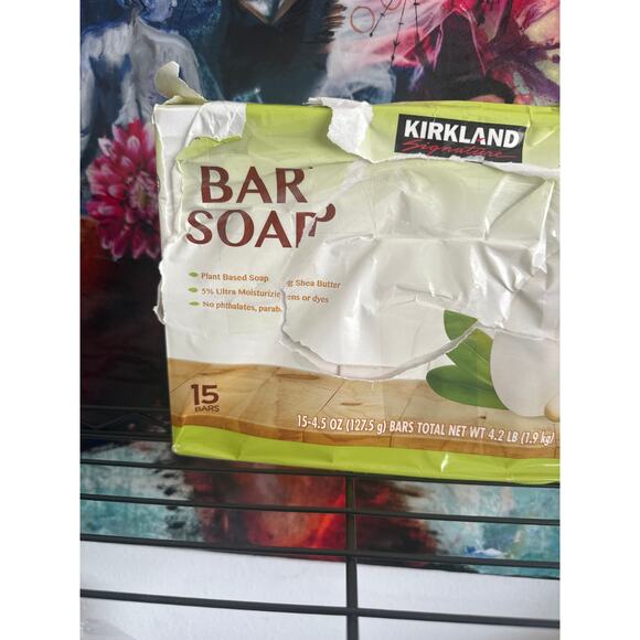 KIRKLAND Signature Bar Soap Made With 5 Shea Butter 15 Bars 4.2 lb - Picture 2 of 4